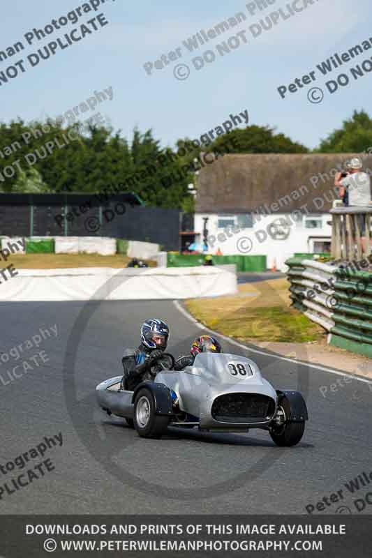 Vintage motorcycle club;eventdigitalimages;mallory park;mallory park trackday photographs;no limits trackdays;peter wileman photography;trackday digital images;trackday photos;vmcc festival 1000 bikes photographs
